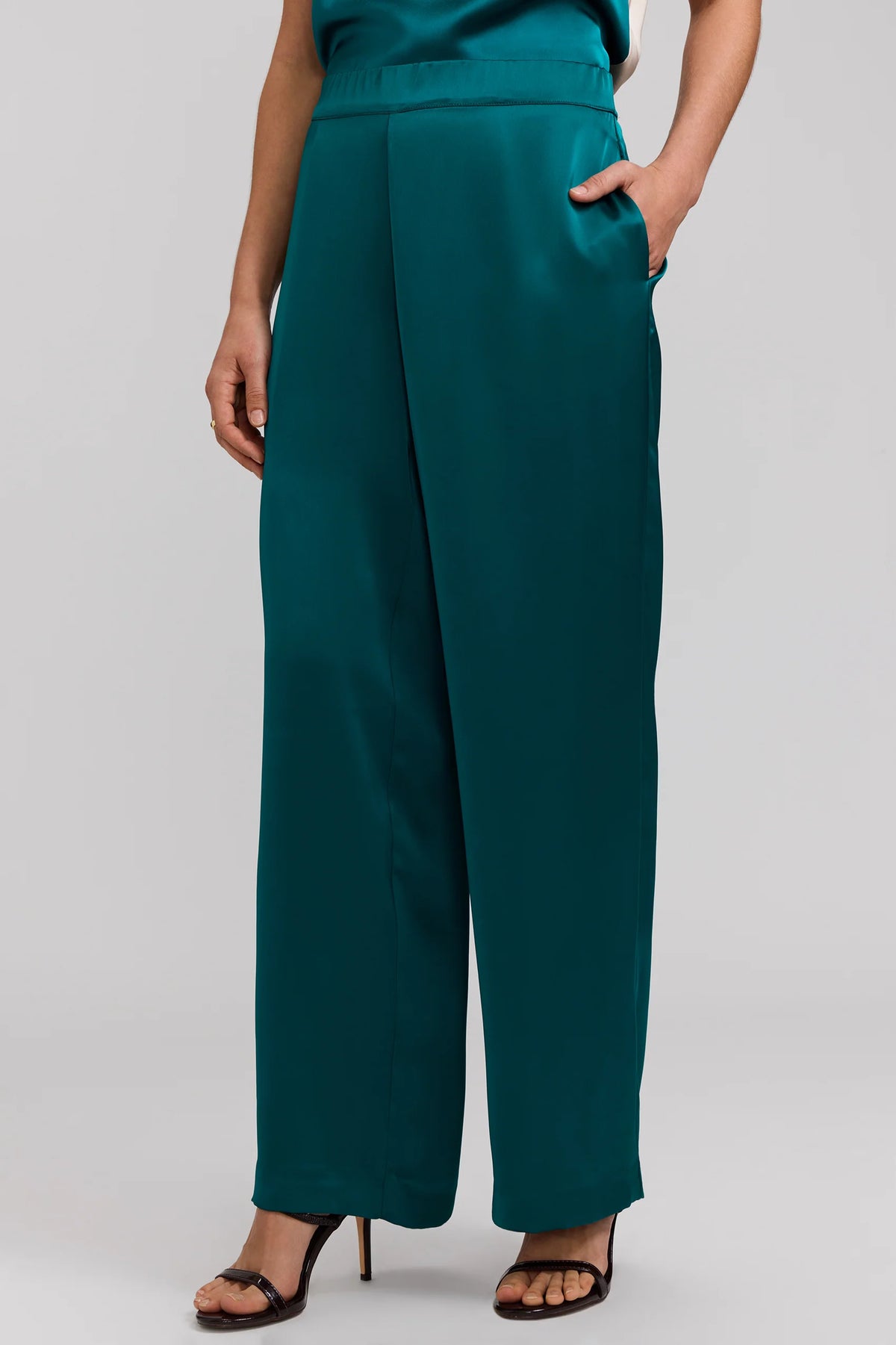 Hostess Beyond Silk Pull on Pant, Emerald