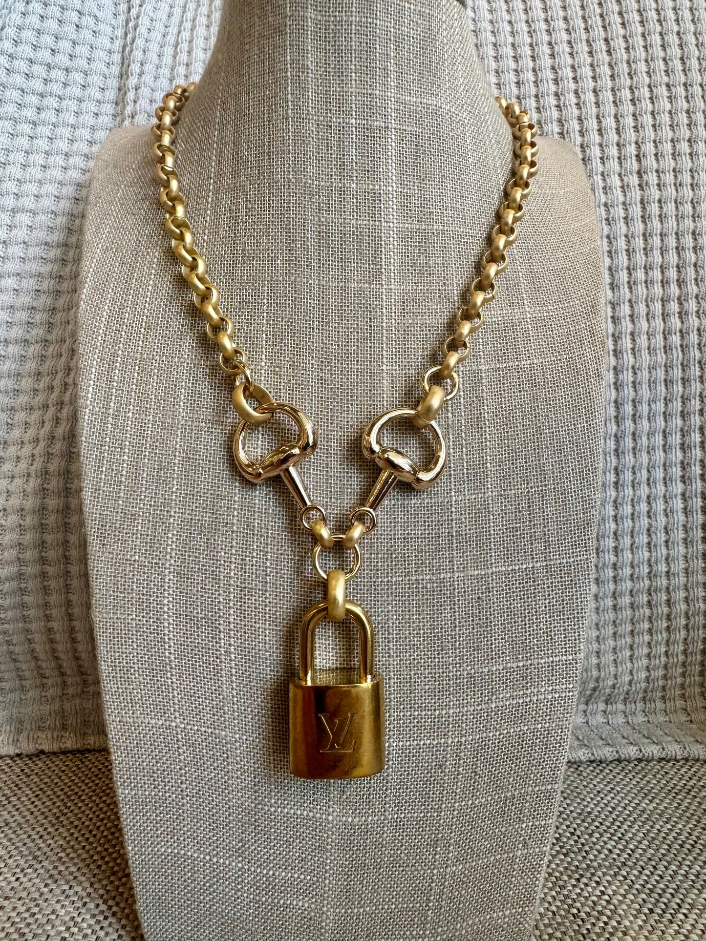 Miya Lock, LV