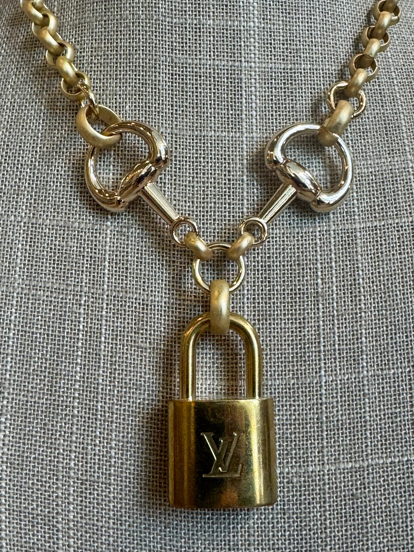 Miya Lock, LV